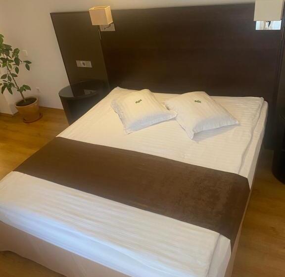 발코니가 있는 스위트, Dobsi