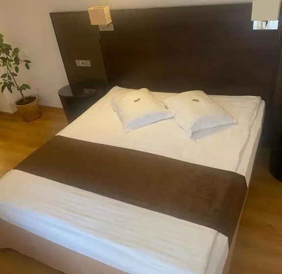 Sviitti Parveke, Dobsi