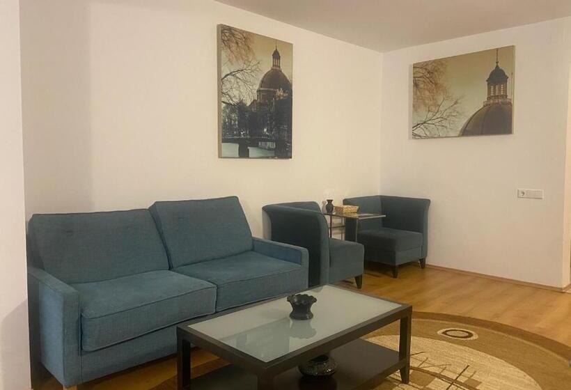 발코니가 있는 스위트, Dobsi