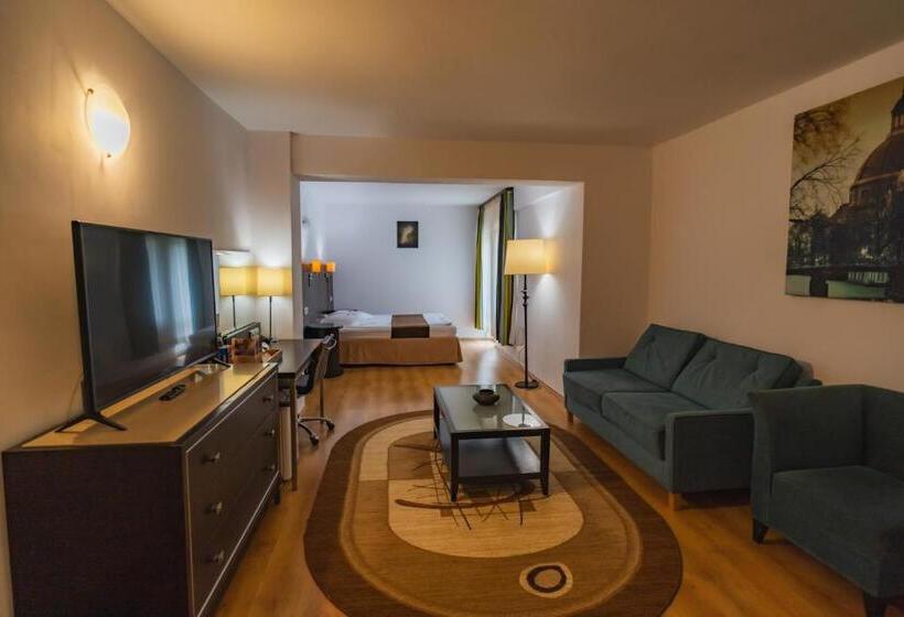 발코니가 있는 스위트, Dobsi