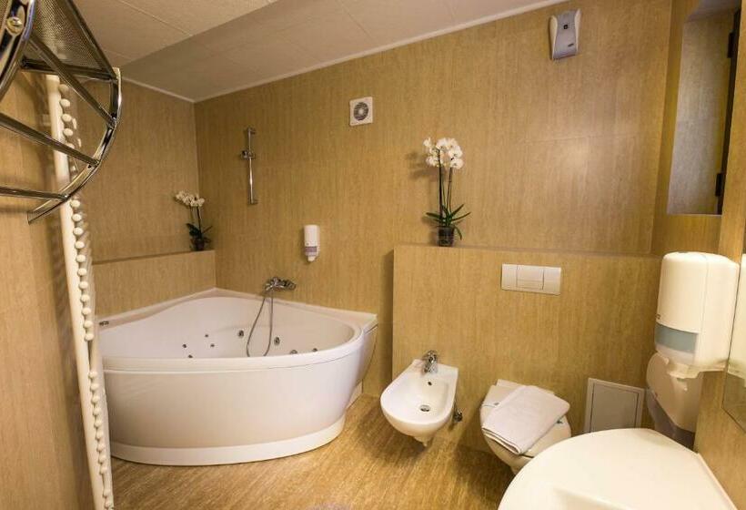 דירת חדר, Eden Grand Resort