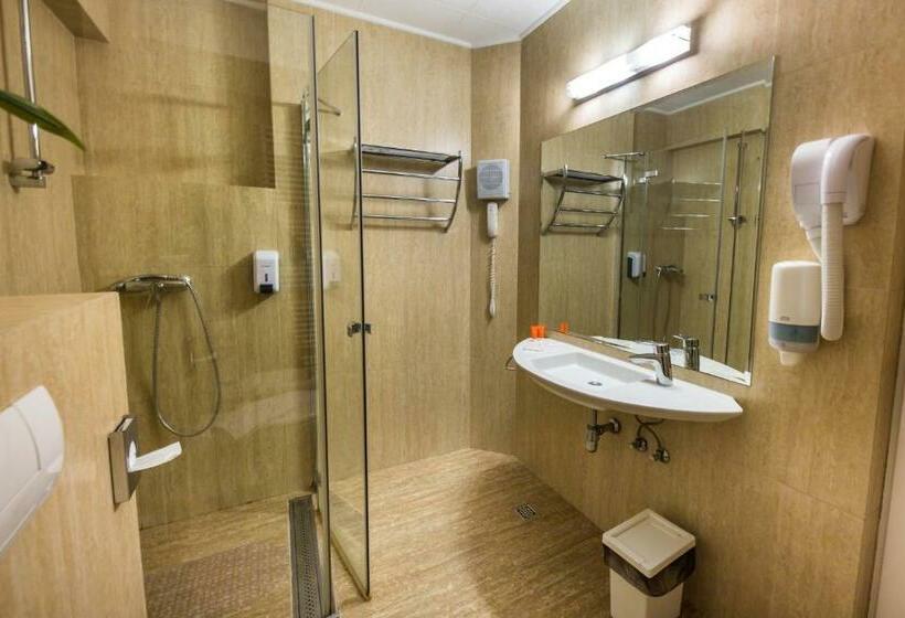 דירת חדר, Eden Grand Resort