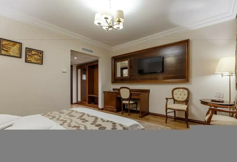 Standard Room, Gabriela
