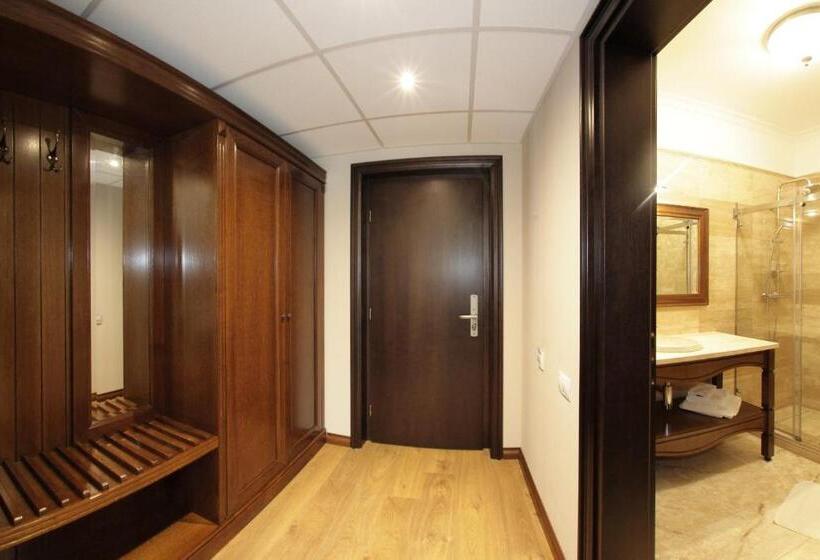 플러스 스탠다드 룸, Gabriela