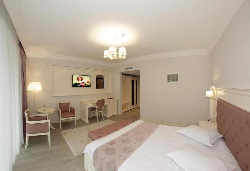 플러스 스탠다드 룸, Gabriela