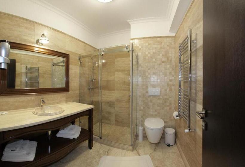 플러스 스탠다드 룸, Gabriela