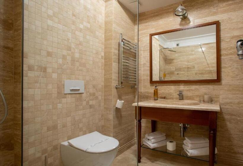 스탠다드 룸, Gabriela