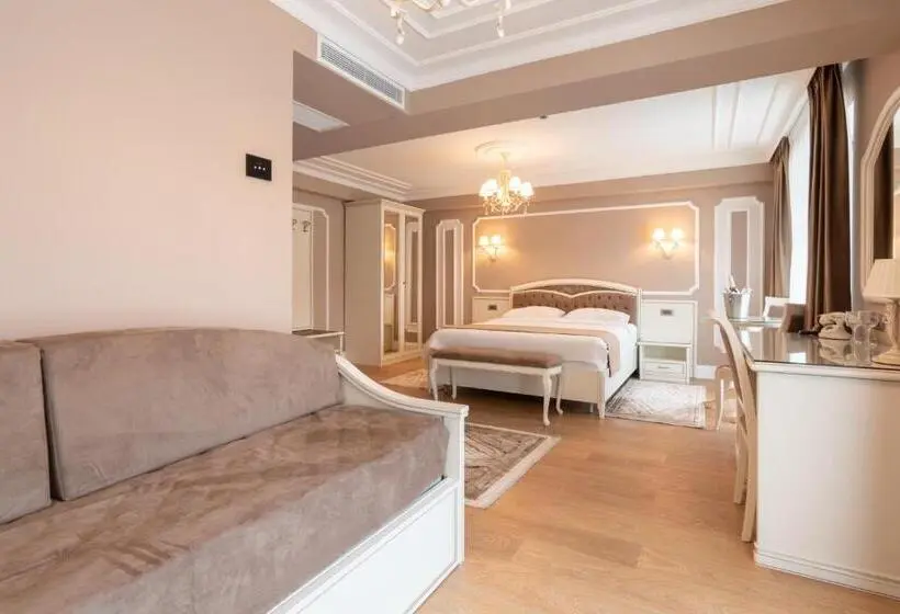 Standard Room, Gabriela
