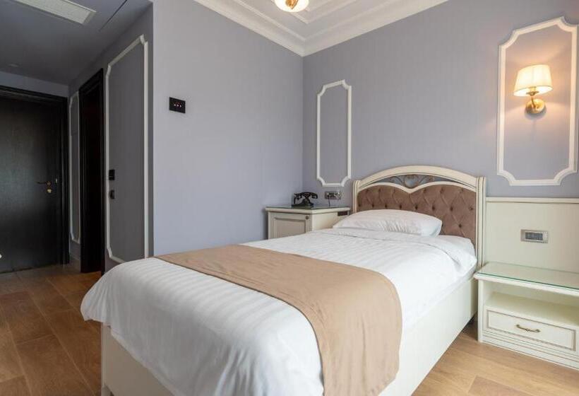 스탠다드 룸, Gabriela