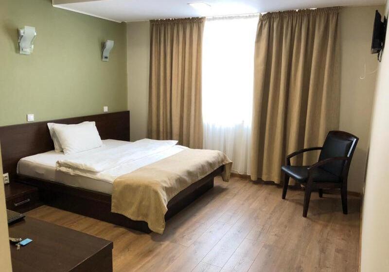 اتاق استاندارد, Graffiti