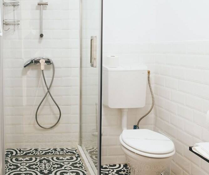 اتاق استاندارد, Graffiti