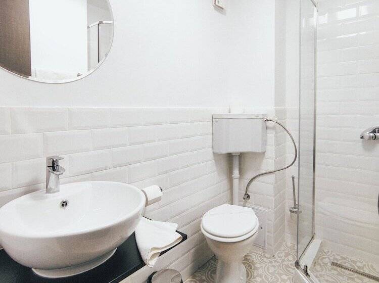 اتاق سوپریور, Graffiti