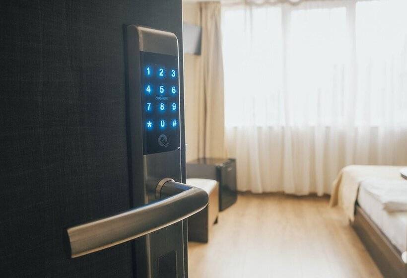 اتاق سوپریور, Graffiti