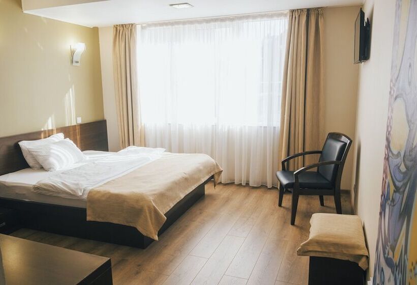 اتاق سوپریور, Graffiti