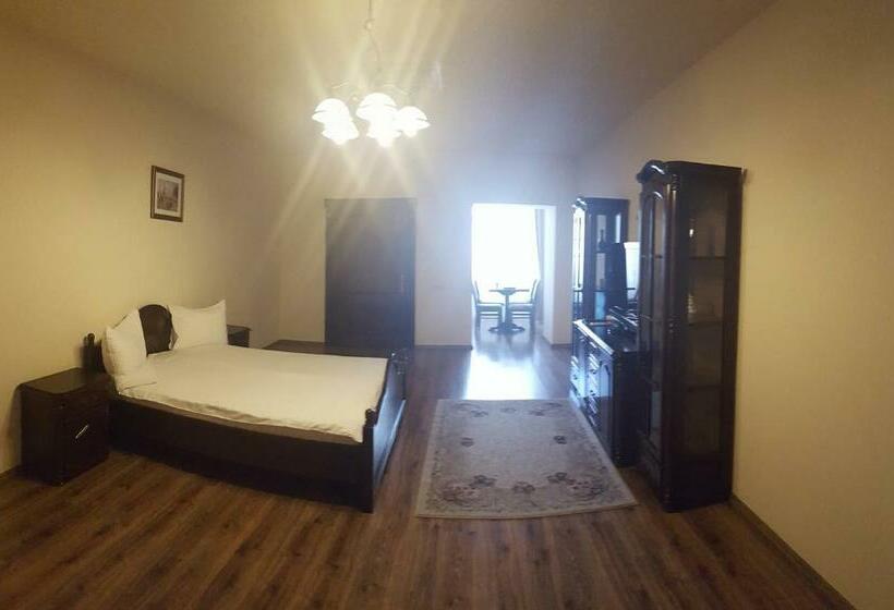 جناح غرفتين نوم, Le Petit Paris