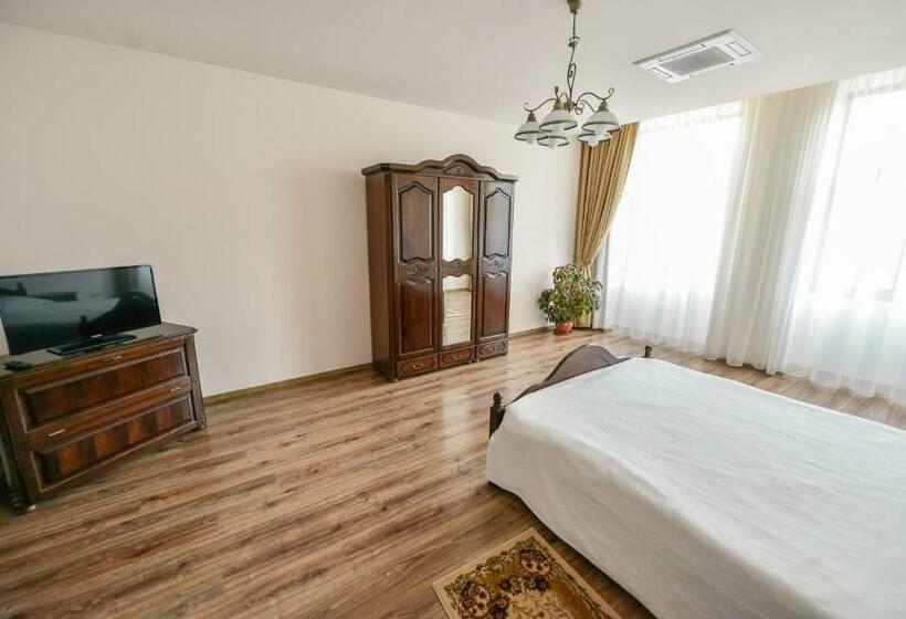 جناح غرفتين نوم, Le Petit Paris