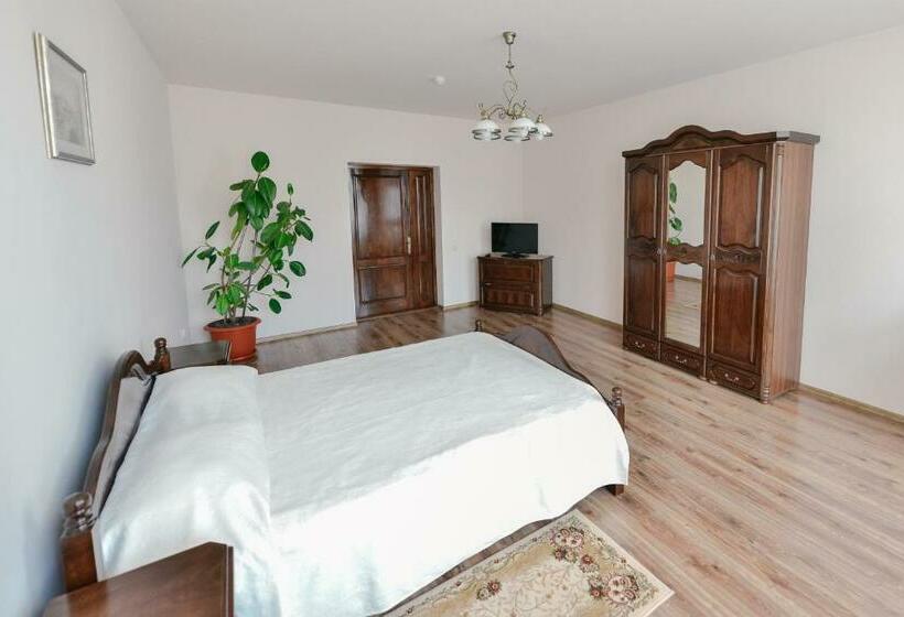 جناح غرفتين نوم, Le Petit Paris