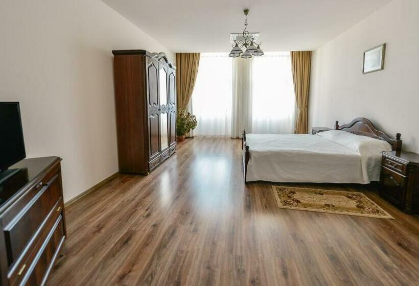 جناح غرفتين نوم, Le Petit Paris