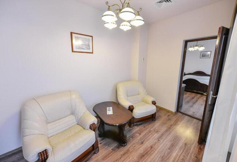 جناح ديلوكس, Le Petit Paris