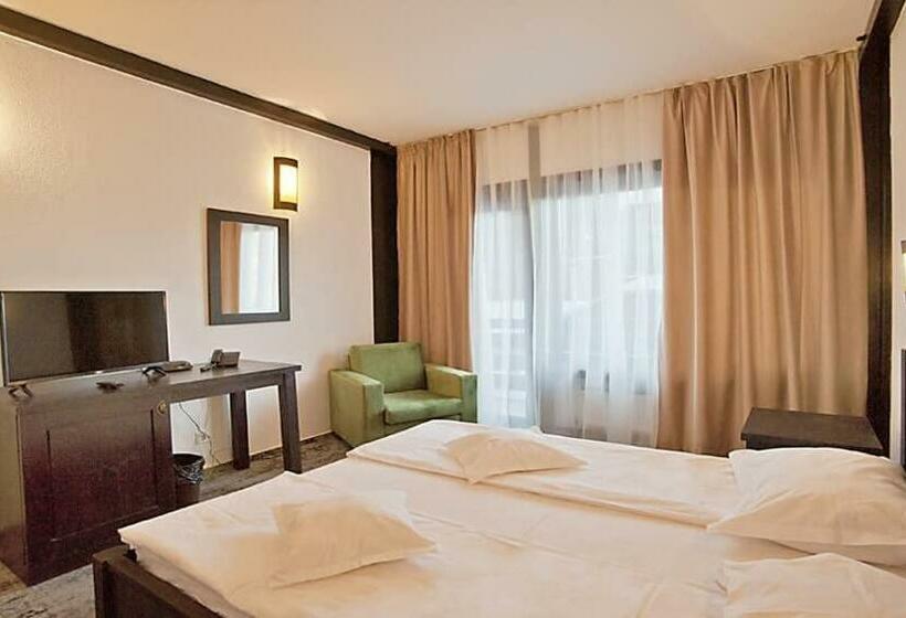 Quarto Estandar, Regina