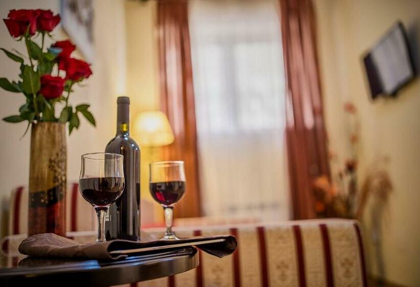 スイート, Rina Cerbul