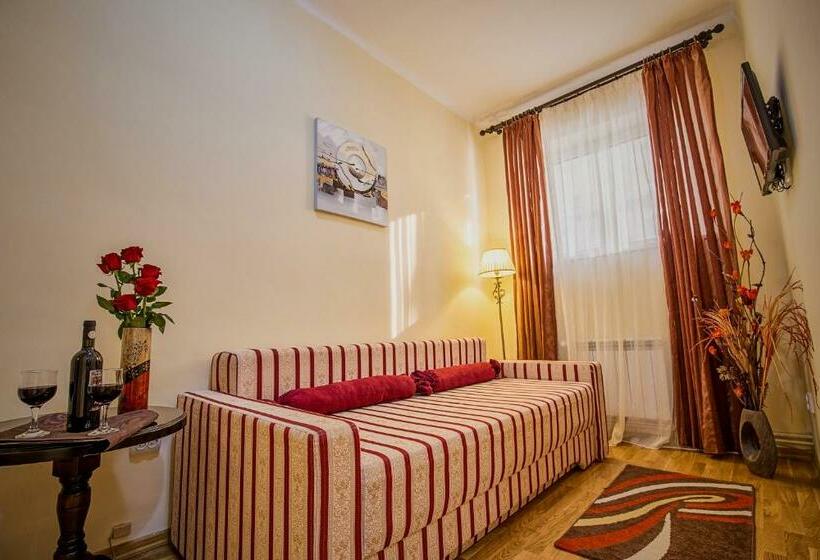 スイート, Rina Cerbul