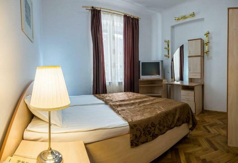 スイート, Rina Cerbul