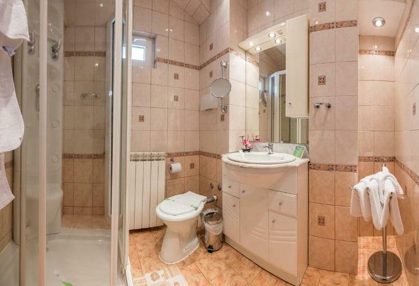 スイート, Rina Cerbul