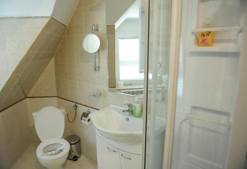 スイート, Rina Cerbul