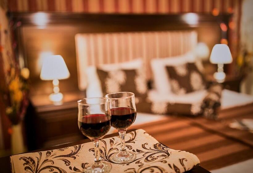 スイート, Rina Cerbul