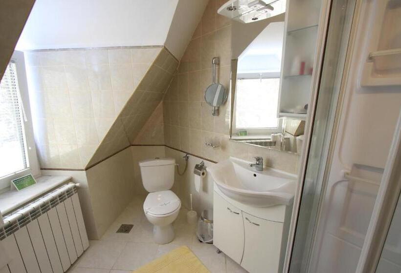 スイート, Rina Cerbul