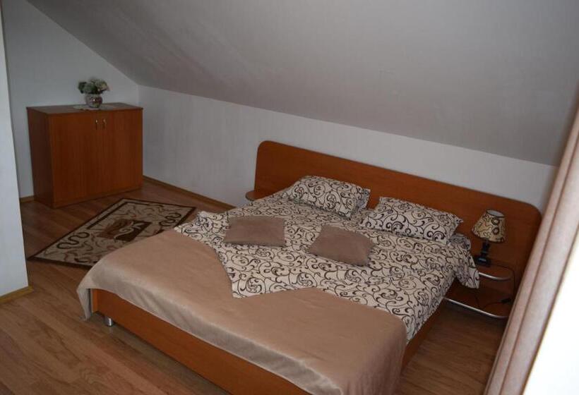 جناح عائلي, Pensiunea Bujor De Munte