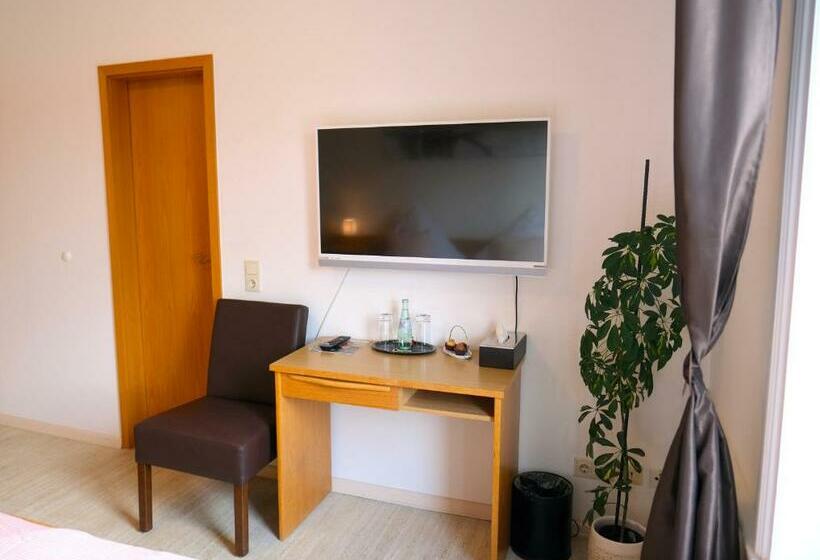 غرفة قياسية, Zur Linde