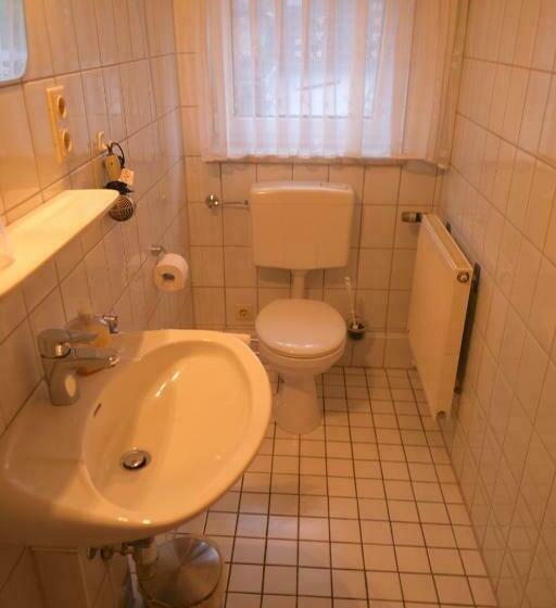 غرفة قياسية, Zur Linde