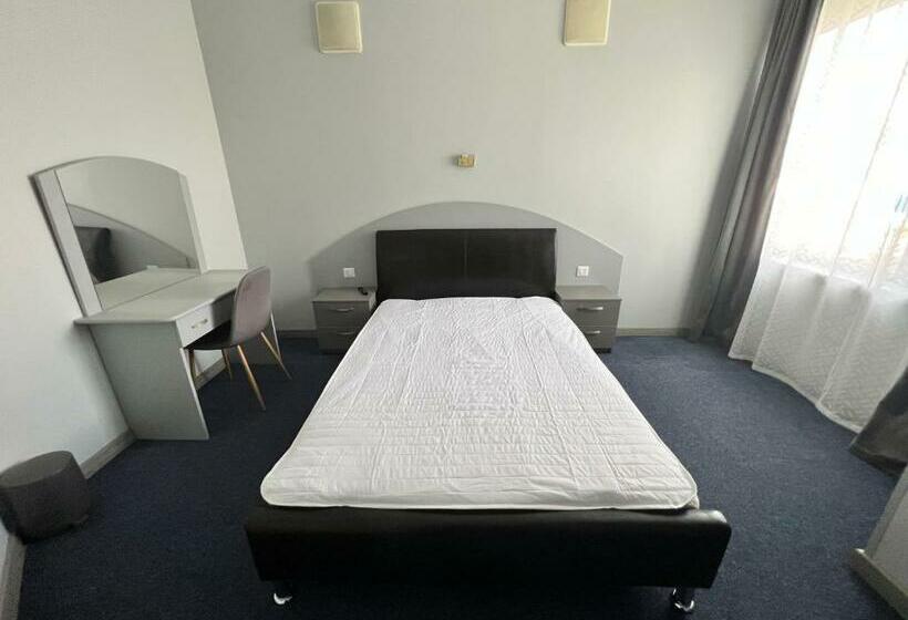 דירת חדר, Motel Carmen