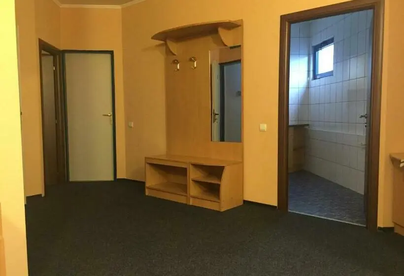 آپارتمان 1 خوابه, Motel Carmen