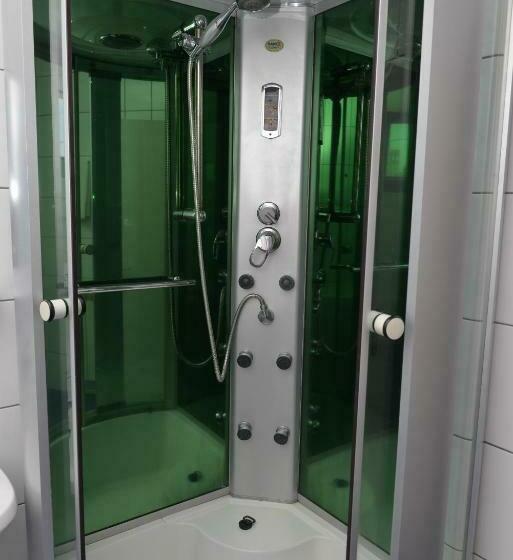 דירת חדר, Motel Carmen