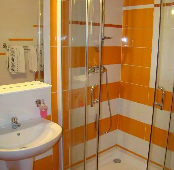 Standard Kolmen Hengen Huone, Complex Turistic Le Baron