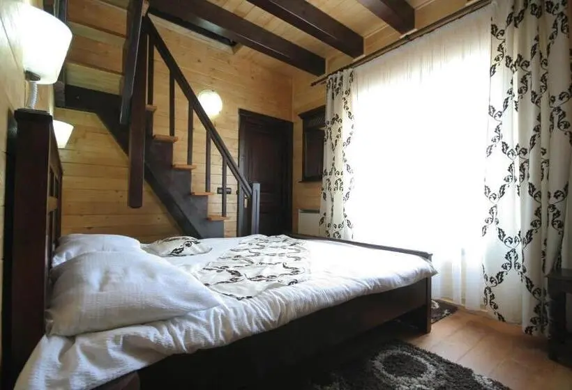 Perhehuone, Complex Turistic Le Baron