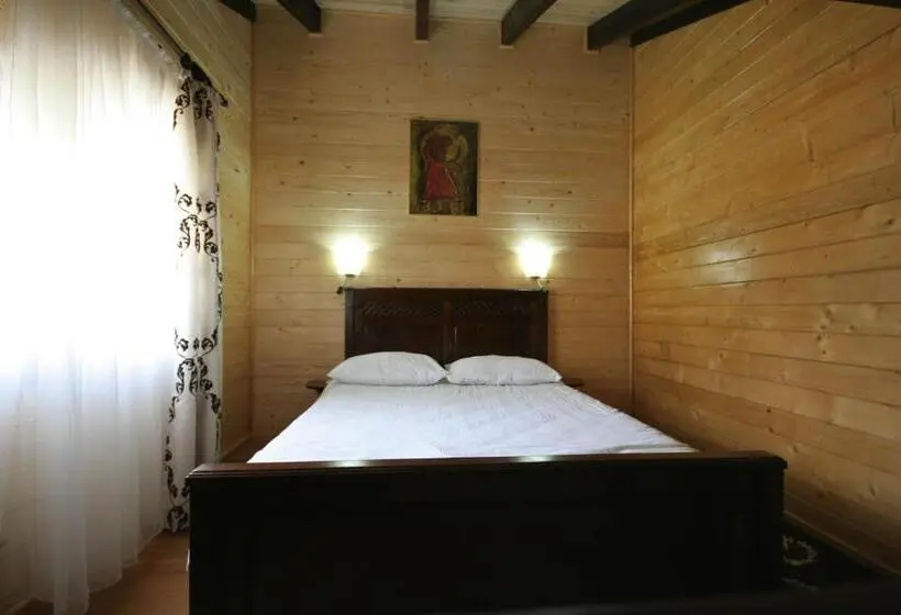Perhehuone, Complex Turistic Le Baron