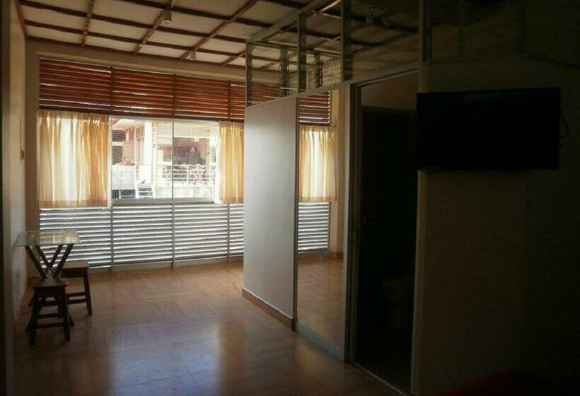 اتاق خانوادگی, La Casa Del Italiano