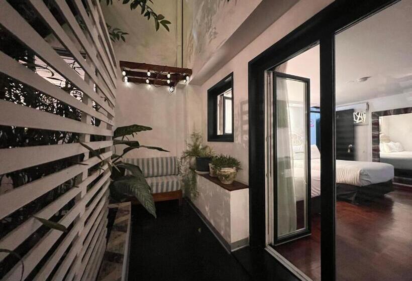 غرفة عائلية, La Casa Del Viajero