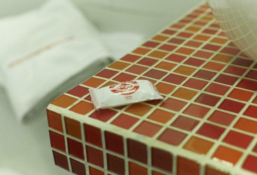 اتاق لوکس, Flying Dog Hostel