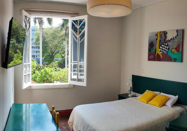 اتاق لوکس, Flying Dog Hostel