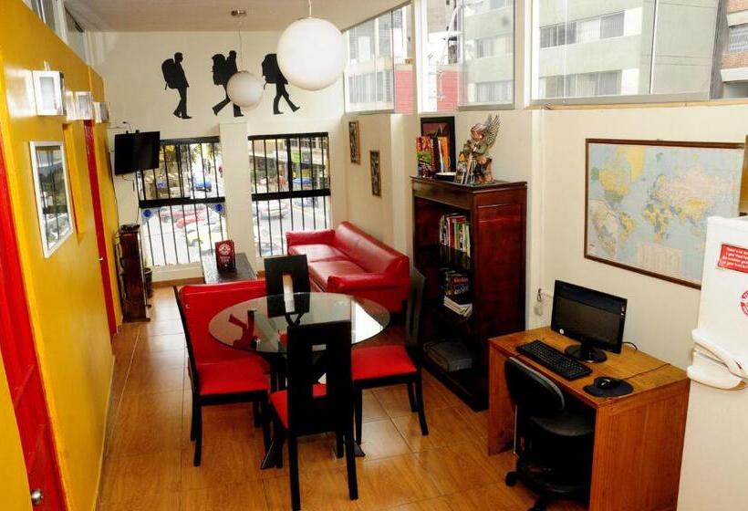 اتاق استاندارد با سرویس بهداشتی مشترک, Flying Dog Hostel