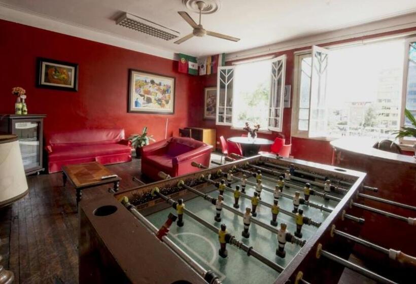 اتاق استاندارد با سرویس بهداشتی مشترک, Flying Dog Hostel