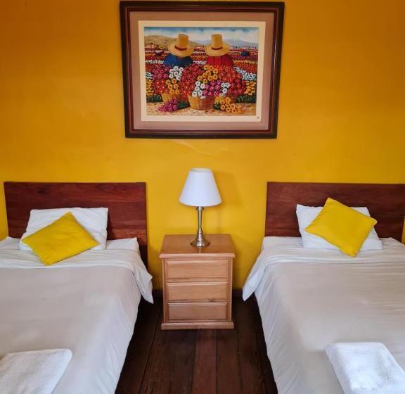 اتاق استاندارد با سرویس بهداشتی مشترک, Flying Dog Hostel