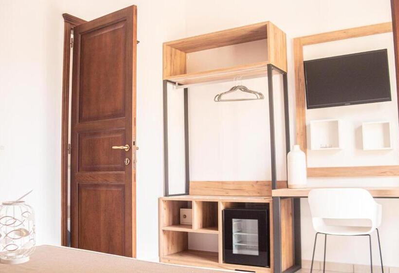 家庭间, Al Paradise