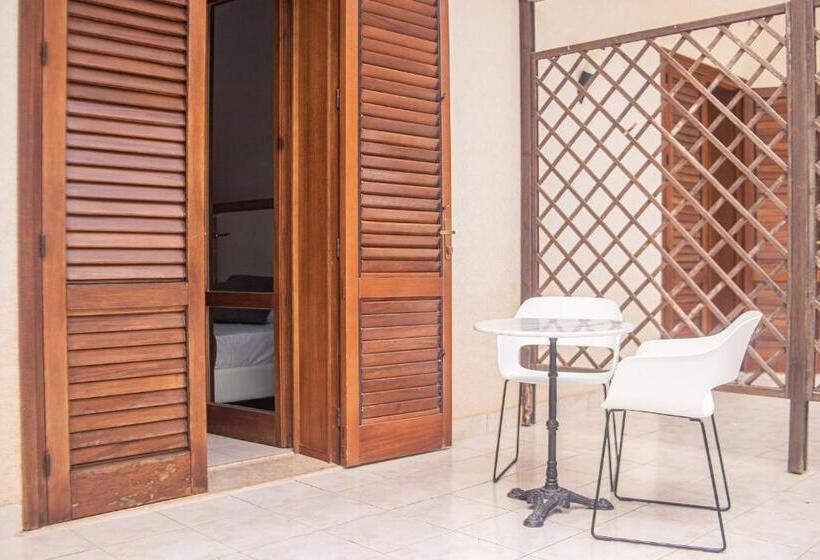 家庭间, Al Paradise