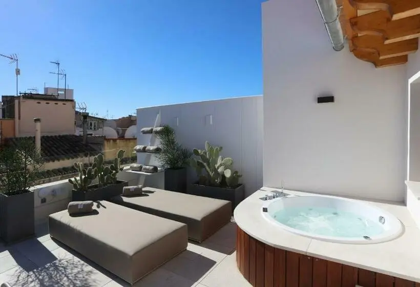 Suite with Hot Tub